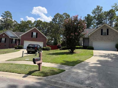 Lawn care service in Columbia, 29229