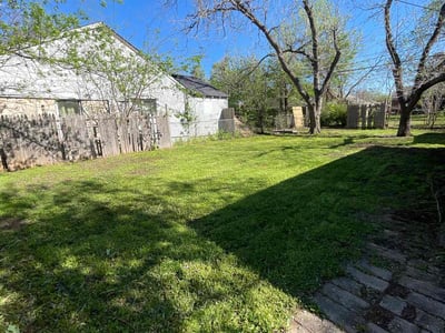 Lawn care service in Oklahoma City, 73107
