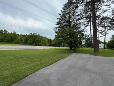 Lawn care service in Knoxville, 37914