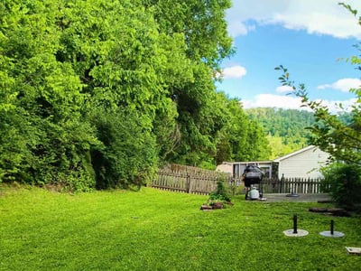 Lawn care service in Knoxville, 37918
