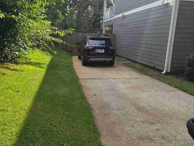 Lawn care service in Atlanta, 30316