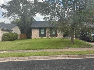 Lawn care service in Austin, 78750