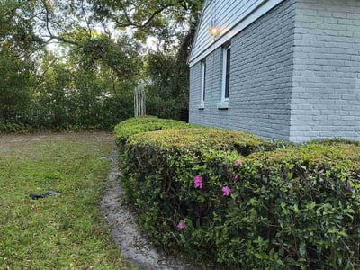 Lawn care service in Jacksonville, 32207