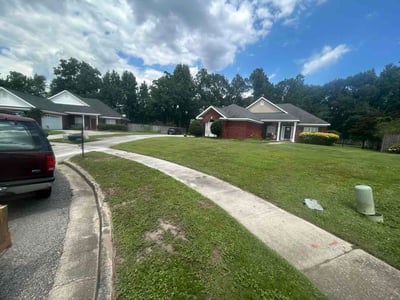Lawn care service in Mobile, 36693