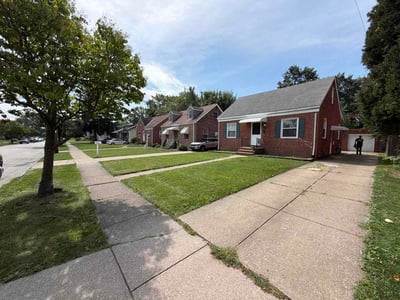Lawn care service in Cleveland, 44135