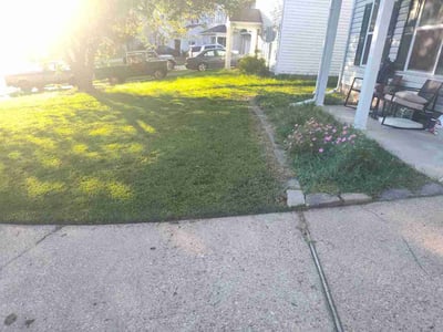 Lawn care service in Williamsburg, 23185