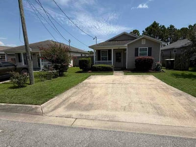 Lawn care service in Pensacola, 32507