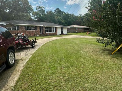 Lawn care service in Dothan, 36301