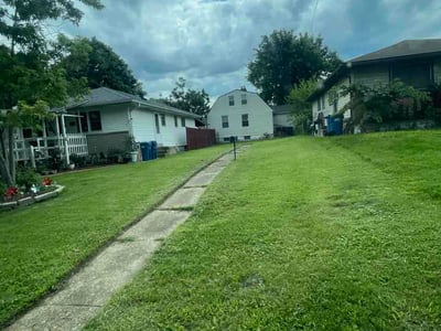 Lawn care service in St. Louis, 63125
