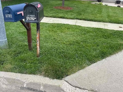 Lawn care service in Johnston, 50131