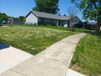 Lawn care service in Fort Wayne, 46808