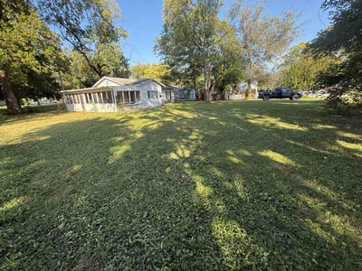 Lawn care service in Sauget, 62206