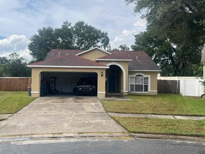 Lawn care service in Tampa, 33625