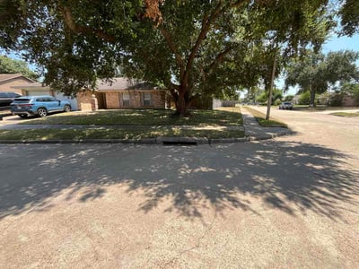 Lawn care service in Houston, 77084