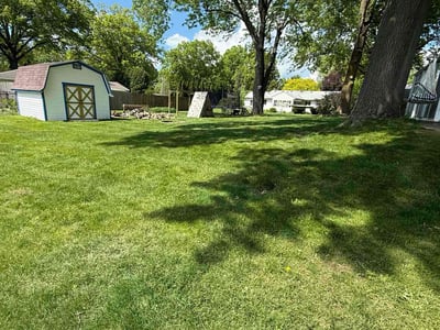 Lawn care service in Fairlawn, 44333