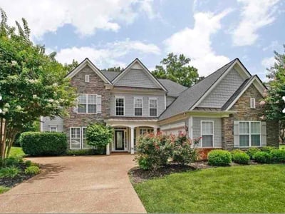 Lawn care service in Brentwood, 37027