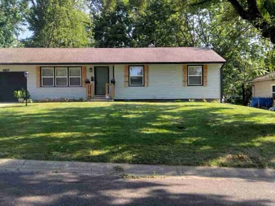 Lawn care service in Raytown, 64138