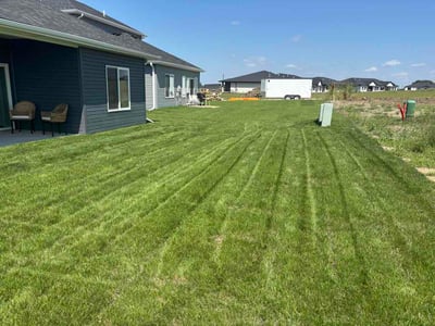Lawn care service in Lincoln, 68526