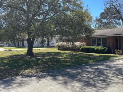 Lawn care service in Lafayette, 70503