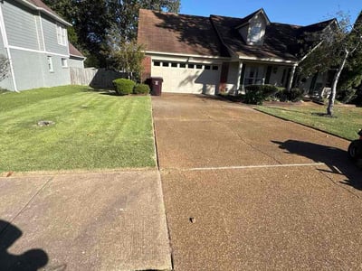 Lawn care service in Collierville, 38017