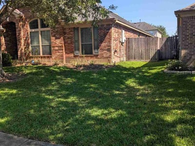 Lawn care service in Richmond, 77469