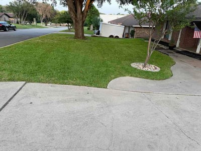 Lawn care service in Benbrook, 76116