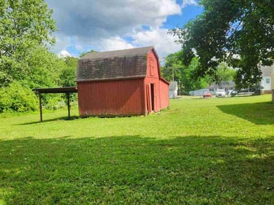 Lawn care service in Lexington, 27295