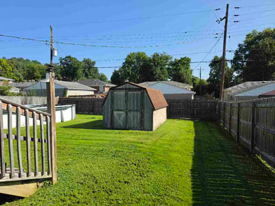 Lawn care service in Louisville, 40214
