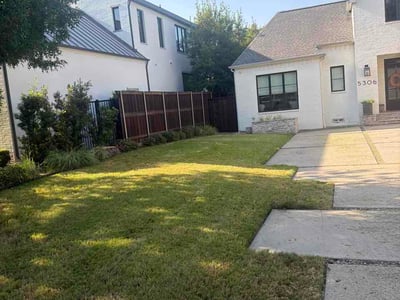 Lawn care service in Dallas, 75209