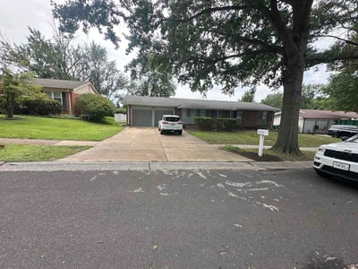 Lawn care service in St. Louis, 63146