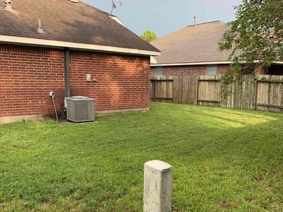 Lawn care service in Rosharon, 77583