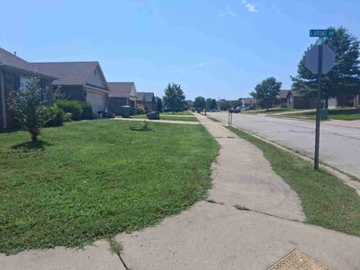 Lawn care service in Centerton, 72719
