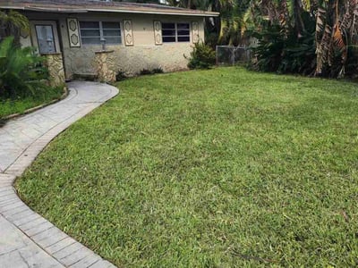 Lawn care service in Pembroke Pines, 33026