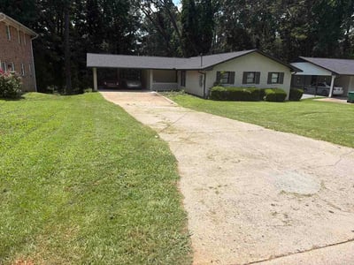 Lawn care service in Atlanta, 30316