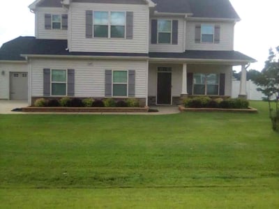Lawn care service in Hope Mills, 28348