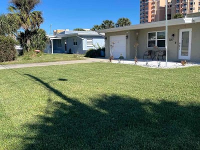 Lawn care service in Daytona Beach, 32118
