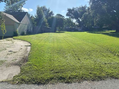 Lawn care service in Sanford, 32773