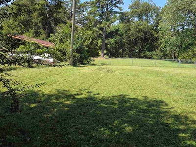 Lawn care service in Hendersonville, 37075