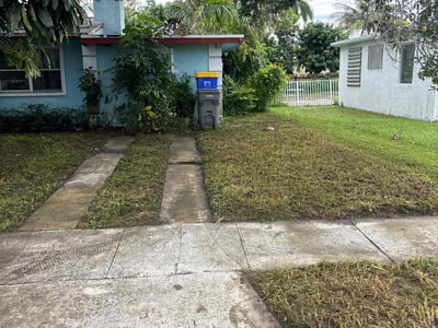 Lawn care service in West Palm Beach, 33409
