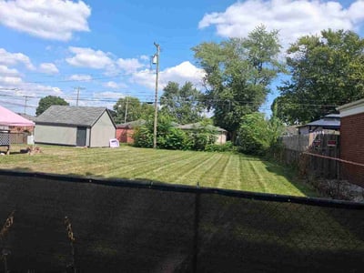 Lawn care service in Dearborn Heights, 48125