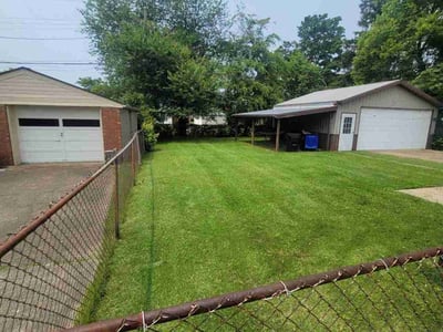 Lawn care service in Louisville, 40220