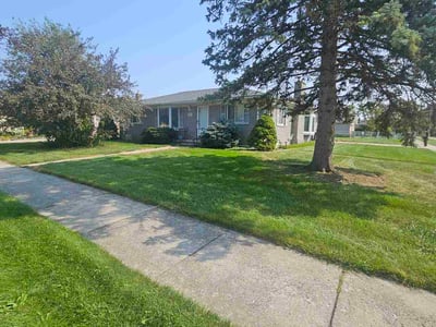 Lawn care service in Southgate, 48195