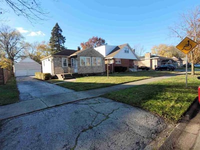 Lawn care service in Lansing, 60438