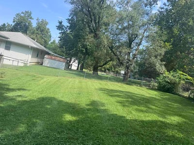 Lawn care service in Kansas City, 64119