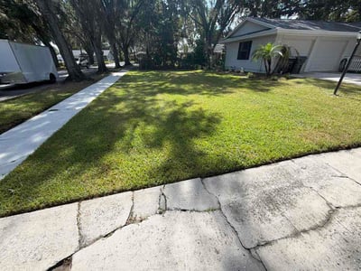 Lawn care service in Mulberry, 33860