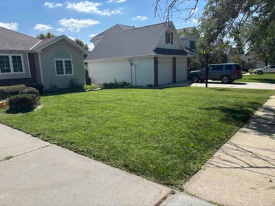 Lawn care service in Lincoln, 68516