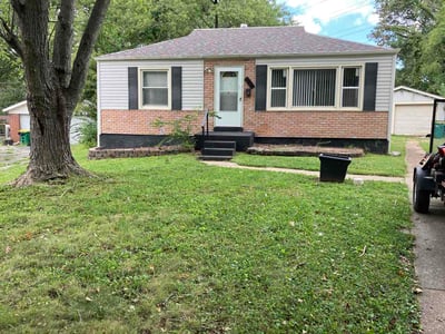 Lawn care service in St. Louis, 63133