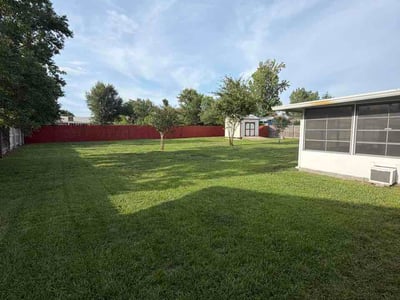 Lawn care service in Panama City, 32405