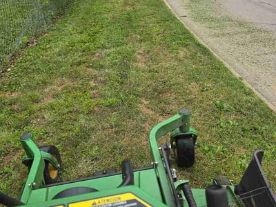 Lawn care service in Des Moines, 50315