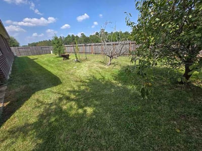 Lawn care service in Conroe, 77385